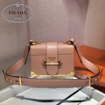 1BD045-10 PRADA普拉達新款原版皮郵差包