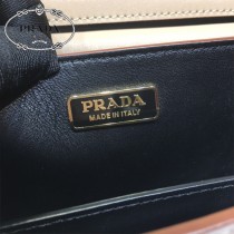 1BD045-03 PRADA普拉達新款原版皮郵差包