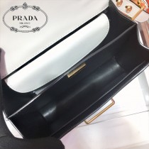 1BD045-08 PRADA普拉達新款原版皮郵差包