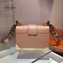 1BD045-10 PRADA普拉達新款原版皮郵差包