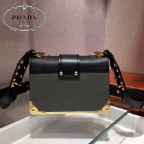1BD045-01 PRADA普拉達新款原版皮郵差包