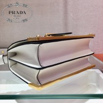 1BD045-08 PRADA普拉達新款原版皮郵差包