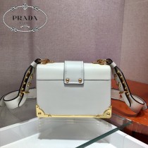 1BD045-08 PRADA普拉達新款原版皮郵差包