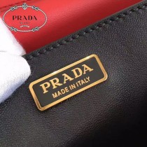 1BD045-02 PRADA普拉達新款原版皮郵差包