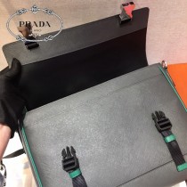 2VD018-2 PRADA普拉達新款原版皮男士郵差包斜挎包