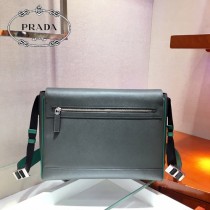 2VD018-2 PRADA普拉達新款原版皮男士郵差包斜挎包
