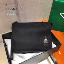 2NE789-1  PRADA 普拉達新款原版皮三角唛手包