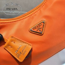 1NE515-4  PRADA普拉達新款原版皮Hobo包月亮形中古包