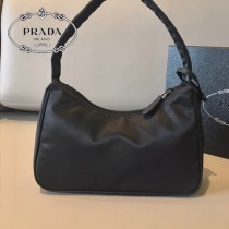 1NE515  PRADA普拉達新款原版皮Hobo包月亮形中古包