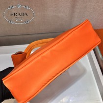 1NE515-4  PRADA普拉達新款原版皮Hobo包月亮形中古包