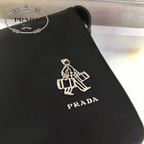2NE789-1  PRADA 普拉達新款原版皮三角唛手包