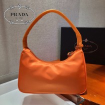 1NE515-4  PRADA普拉達新款原版皮Hobo包月亮形中古包