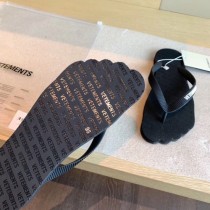 vetements-02  2020SS夏日懶人 人字拖鞋
