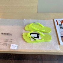 vetements-01  2020SS夏日懶人 人字拖鞋
