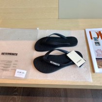 vetements-04  2020SS夏日懶人 人字拖鞋