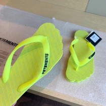 vetements-01  2020SS夏日懶人 人字拖鞋