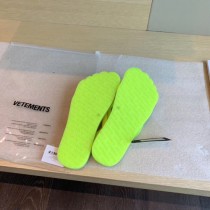 vetements-01  2020SS夏日懶人 人字拖鞋