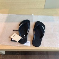vetements-04  2020SS夏日懶人 人字拖鞋