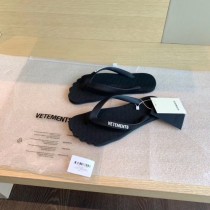 vetements-02  2020SS夏日懶人 人字拖鞋