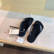 vetements-02  2020SS夏日懶人 人字拖鞋