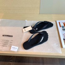 vetements-02  2020SS夏日懶人 人字拖鞋