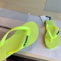 vetements-03  2020SS夏日懶人 人字拖鞋