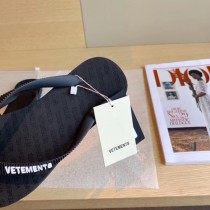 vetements-04  2020SS夏日懶人 人字拖鞋