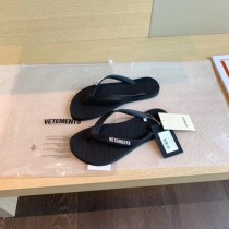 vetements-04  2020SS夏日懶人 人字拖鞋