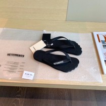 vetements-02  2020SS夏日懶人 人字拖鞋