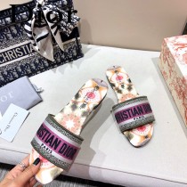 Dior-08  代購頂級春夏膠囊系列立體刺繡度假平底字母拖