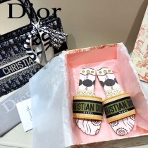 Dior-09  代購頂級春夏膠囊系列立體刺繡度假平底字母拖