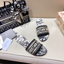 Dior-11  代購頂級春夏膠囊系列立體刺繡度假平底字母拖