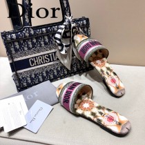 Dior-08  代購頂級春夏膠囊系列立體刺繡度假平底字母拖