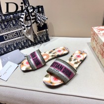 Dior-08  代購頂級春夏膠囊系列立體刺繡度假平底字母拖
