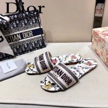 Dior-06  代購頂級春夏膠囊系列立體刺繡度假平底字母拖
