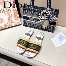 Dior-09  代購頂級春夏膠囊系列立體刺繡度假平底字母拖