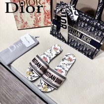 Dior-06  代購頂級春夏膠囊系列立體刺繡度假平底字母拖