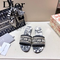 Dior-11  代購頂級春夏膠囊系列立體刺繡度假平底字母拖