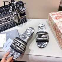 Dior-11  代購頂級春夏膠囊系列立體刺繡度假平底字母拖