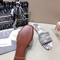 Dior-14  代購頂級春夏膠囊系列立體刺繡度假平底字母拖