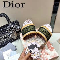 Dior-09  代購頂級春夏膠囊系列立體刺繡度假平底字母拖