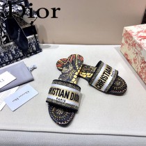Dior-05  代購頂級春夏膠囊系列立體刺繡度假平底字母拖