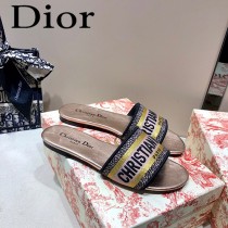 Dior-02  代購頂級春夏膠囊系列立體刺繡度假平底字母拖