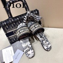 Dior-11  代購頂級春夏膠囊系列立體刺繡度假平底字母拖
