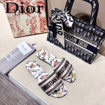 Dior-06  代購頂級春夏膠囊系列立體刺繡度假平底字母拖