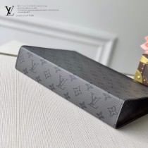 LV原單M69535 Pochette Voyage 中號手拿包