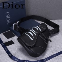 迪奧 原版皮 Dior 新字母黑男生馬鞍包 胸包斜背包