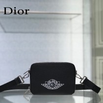 DIOR X AJ聯名款相機包