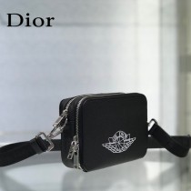 DIOR X AJ聯名款相機包