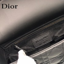DIOR-03  新款四格徽章磨砂原版皮戴妃包